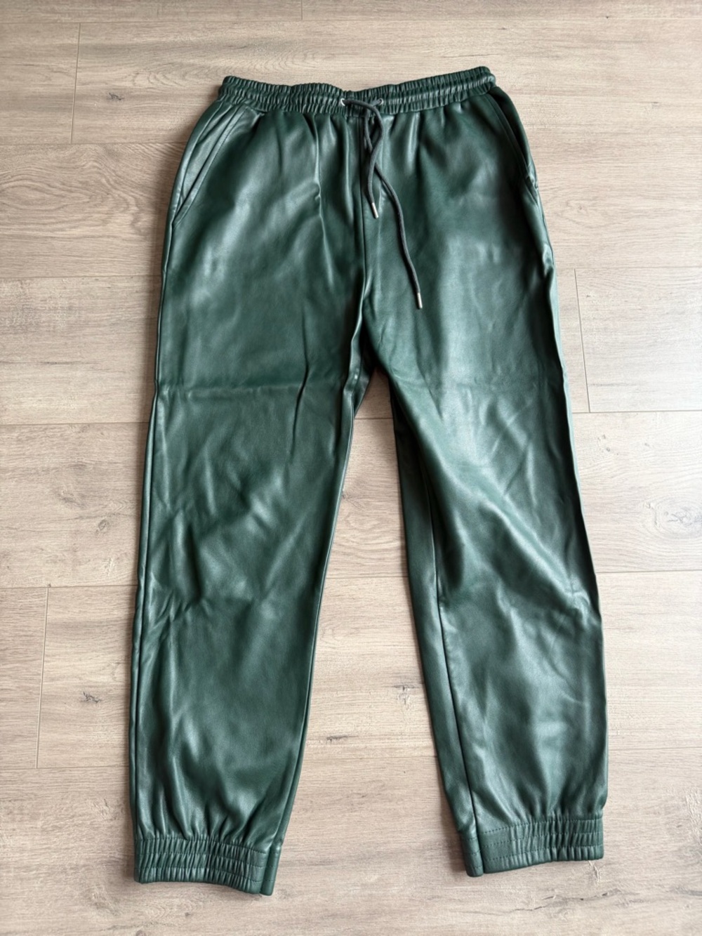 Avec Les Filles Hunter green faux leather jogger pants - size medium